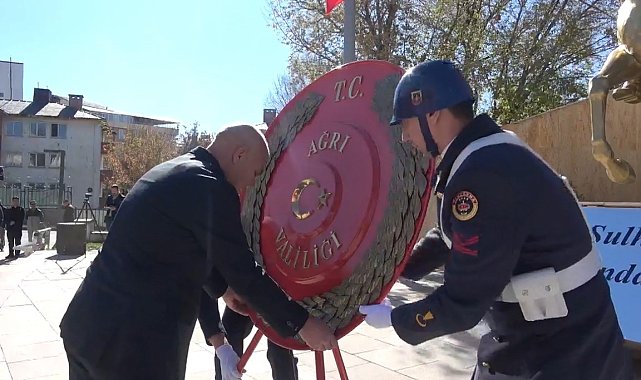 Ağrı'da 29 Ekim nedeniyle çelenk sunma töreni yapıldı