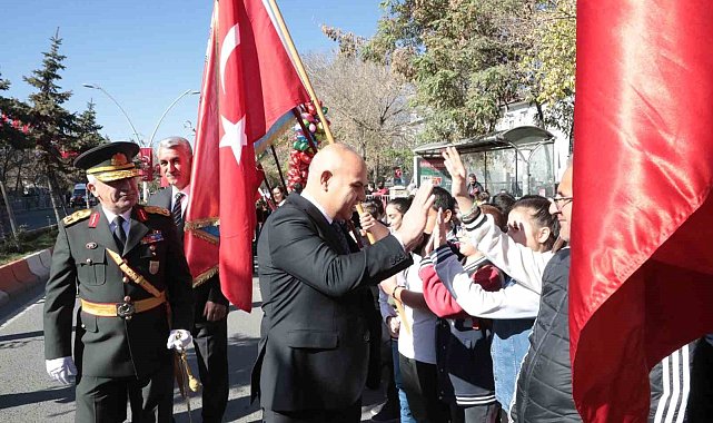 Ağrı&#039;da Cumhuriyet Bayramı törenle kutlandı