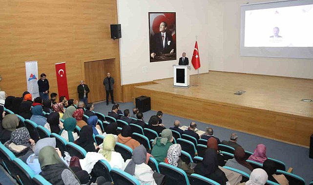 AİÇÜ&#039;de &quot;Din ve Teopolitik&quot; konferansı düzenlendi