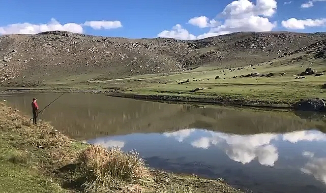 Amatör balıkçılar Kars Çayı'nda av mesaisine başladı