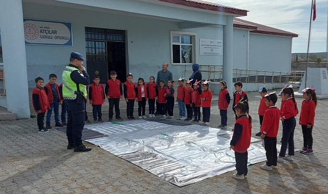 Arpaçay'da öğrencilere jandarmadan trafik eğitimi