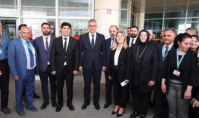 Bakan Memişoğlu Kars’ta sağlık camiası ile bir araya geldi