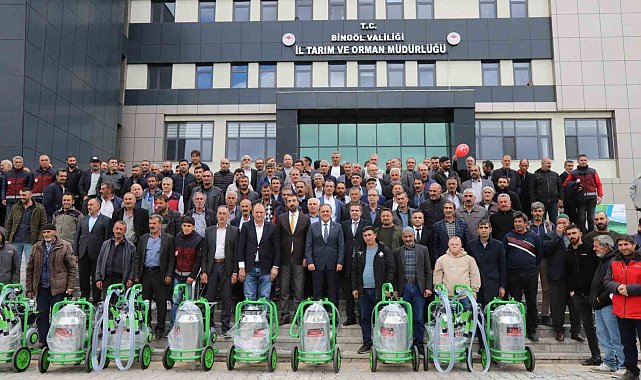 Bingöl'de çiftçilere yüzde 50 hibeli süt sağım makinesi dağıtıldı
