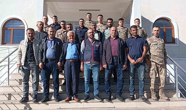 Bingöl'de jandarma ekipleri vatandaşları dolandırıcılık konusunda bilgilendirdi