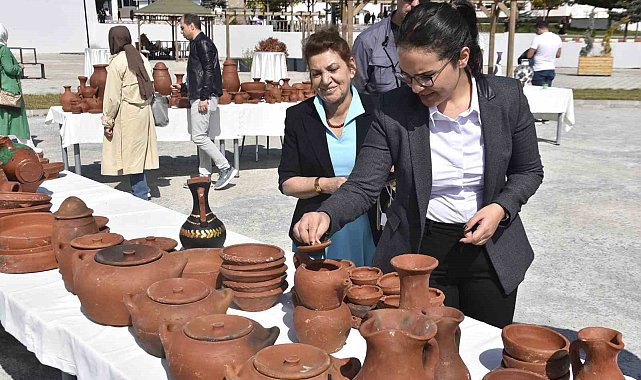 Bitlis'te el emeği göz nuru çanak çömlek sergisi açıldı