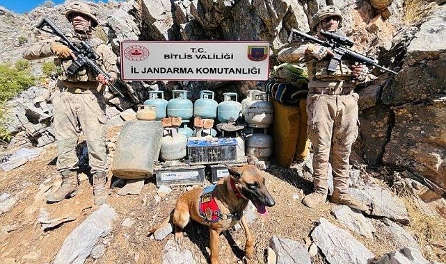 Bitlis'te terör örgütüne ait sığınakta çok sayıda malzeme ele geçirildi