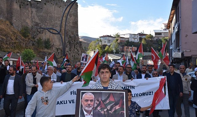 Bitlis'te yüzlerce vatandaş İsrail'in zulmünü kınamak için yürüdü