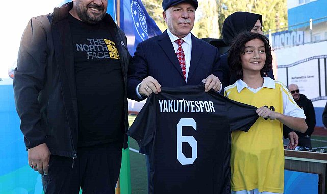 Büyükşehir'den amatör futbol kulüplerine malzeme yardımı