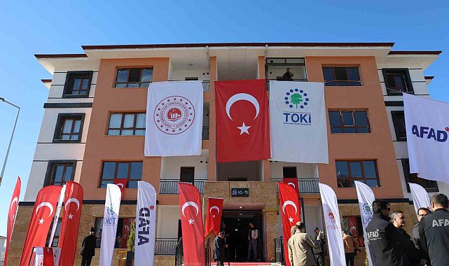 Cumhurbaşkanı Erdoğan'ın katılımıyla Elazığ'da 569 deprem konutunun kurası çekildi