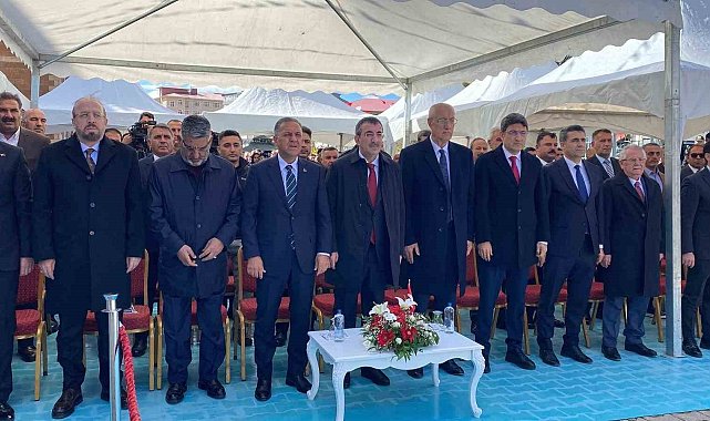 Cumhurbaşkanı Yardımcısı Cevdet Yılmaz Karlıova'da doğal gaz meşale yakma törenine katıldı