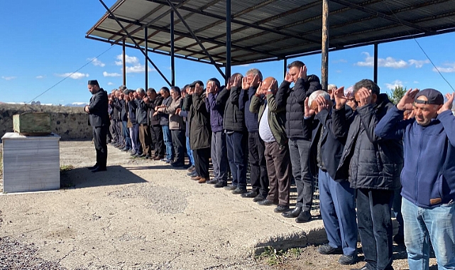 Cumhuriyet'in asırlık çınarı son yolculuğuna uğurlandı