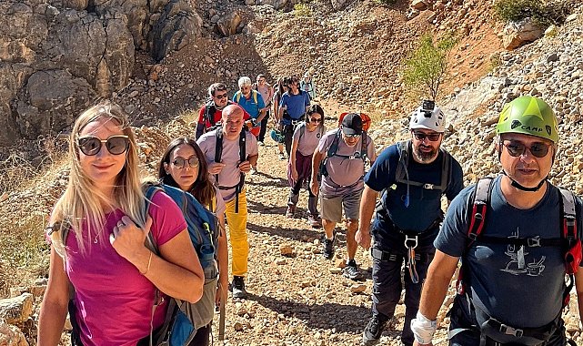 Dağcılar Kemaliye'de tırmanış gerçekleştirdi
