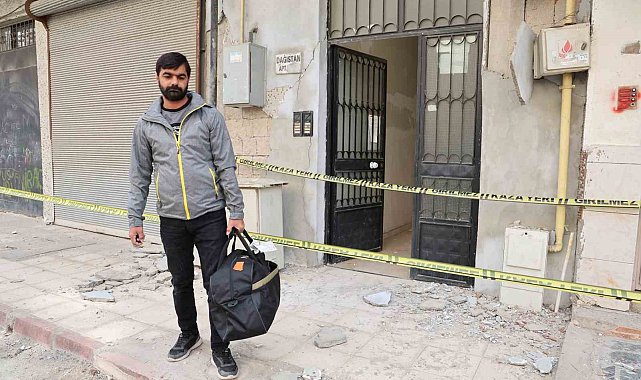Depremde evi hasar gören vatandaş o anı anlattı