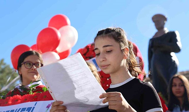 Elazığ'da öğrencilerden anlamlı Cumhuriyet Bayramı kutlaması