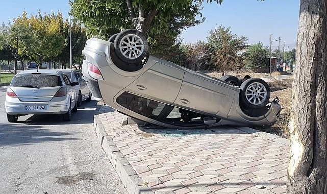 Elazığ'da otomobil takla attı: 2 yaralı