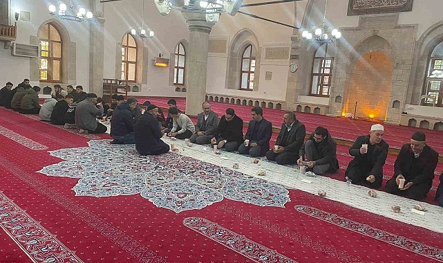 Elazığ'da tarihi camide sabah namazı buluşmaları