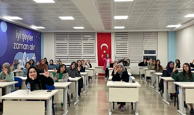 Erzincan Kız Öğrenci Yurdu'nda işaret dili kursu başladı