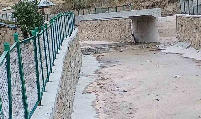 Esendere'de 826 metre uzunluğundaki duvar ile 2 köprü tamamlandı