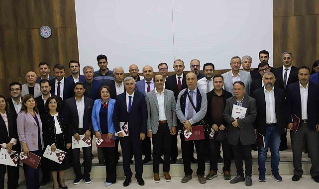 FÜ'de başarılı akademisyenler ödüllendirildi
