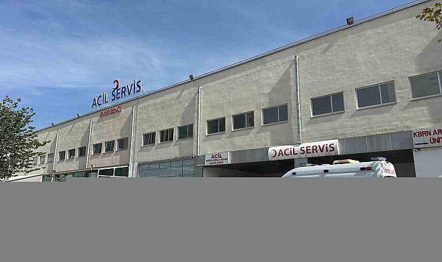 Hafif ticari araç ile motosiklet çarpıştı: 1 ölü, 2 yaralı