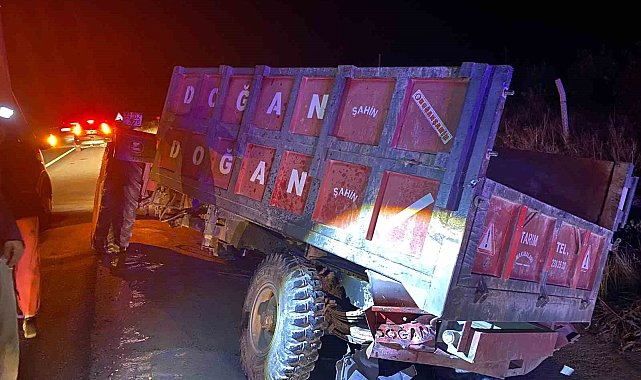 Hafif ticari araç ile traktör çarpıştı: 1 yaralı