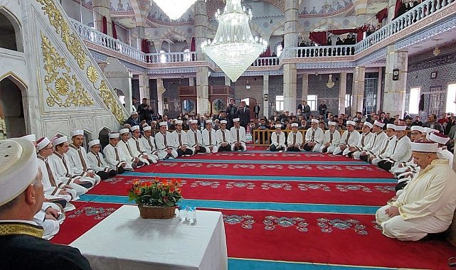 Hafız öğrencilere icazet programı