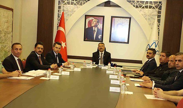 Hakkari Valisi Çelik: "Bin 800 kişilik kurtarma ekibi kurduk"