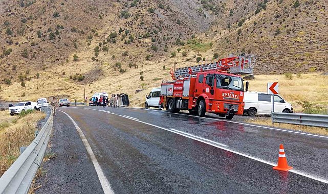 Hakkari'de kamyonet devrildi: 1 yaralı