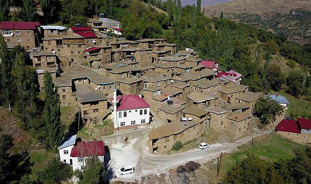 Hizan'ın taş evleri her mevsim ayrı bir güzel