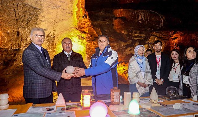 Iğdır Üniversitesi paydaşlığında Tuzluca Tuz Mağarası'nda Solunum Zirvesi düzenlendi