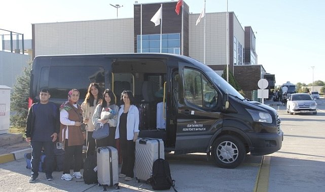 Iğdır Üniversitesi yeni öğrencilerini havalimanı ve otobüs terminallerinde karşıladı