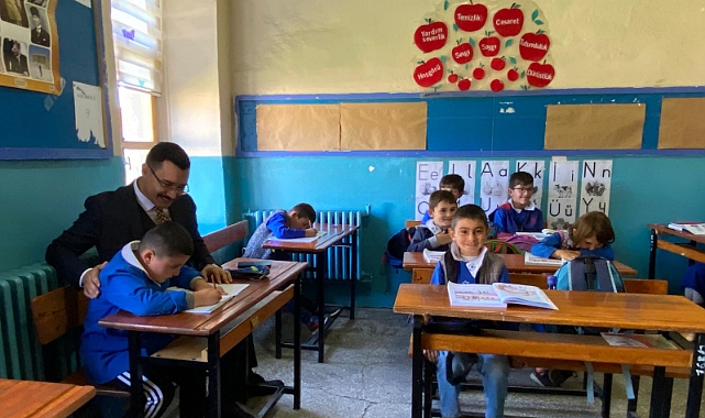 Kaymakam Demirtaş öğrencilerin derslerine katıldı