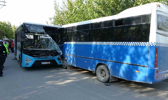 Malatya'da belediye otobüsü ile öğrenci servisi çarpıştı: 25 yaralı