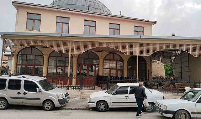 Malatya'da depremde hasar alan tarihi camiler ayağa kaldırılıyor