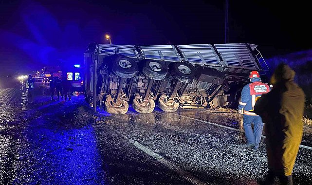 Malatya'da maden yüklü tır devrildi: 1 yaralı