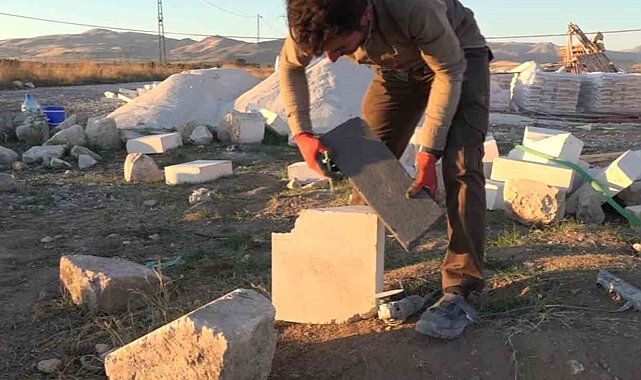 Mardinli taş ustası tarihi eserleri aslına uygun şekilde onarıyor