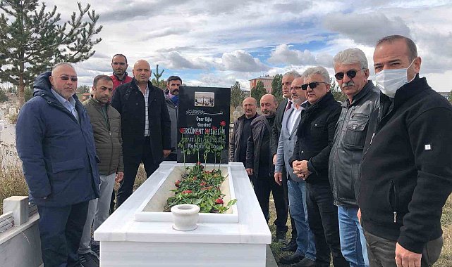 Merhum Gazeteci Daşdelen mezarı başında dualarla anıldı