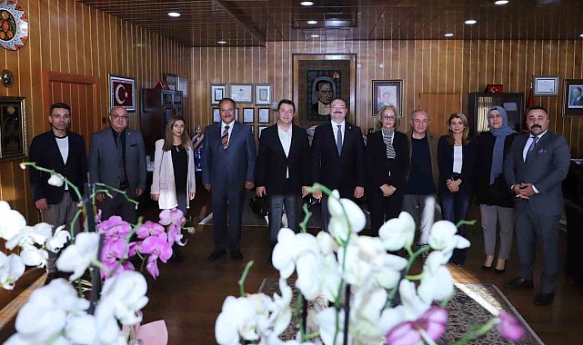 Mobbing ile Mücadele Derneği yöneticilerinden Rektör Hacımüftüoğlu'na ziyaret