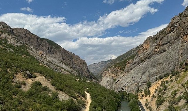 Munzur Nehri'ne akan kanalizasyona karşı imza kampanyası başlatıldı