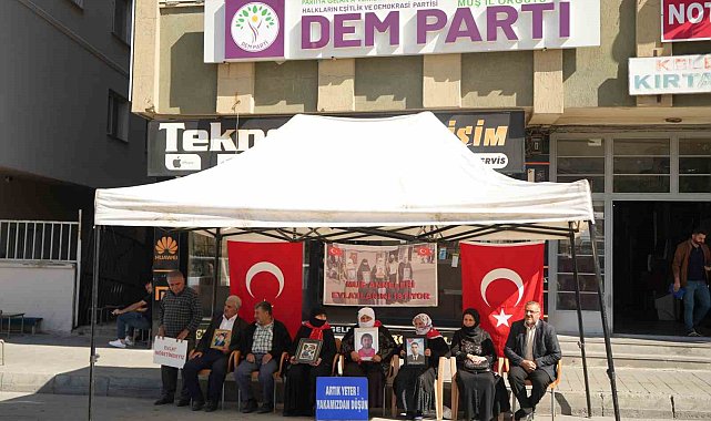 Muş'ta evlat nöbeti devam ediyor