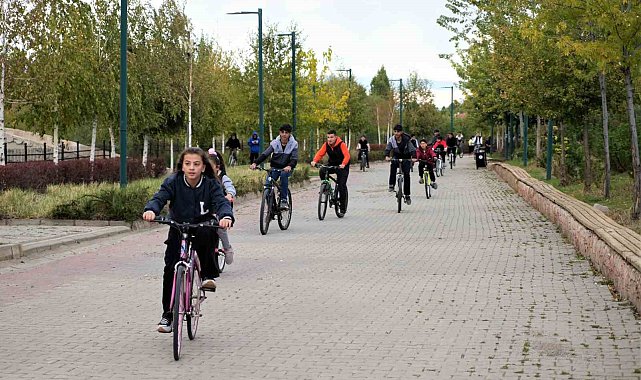 Muş'ta "Teknoloji bağımlılığına karşı yöresel çocuk oyunları" etkinliği düzenlendi