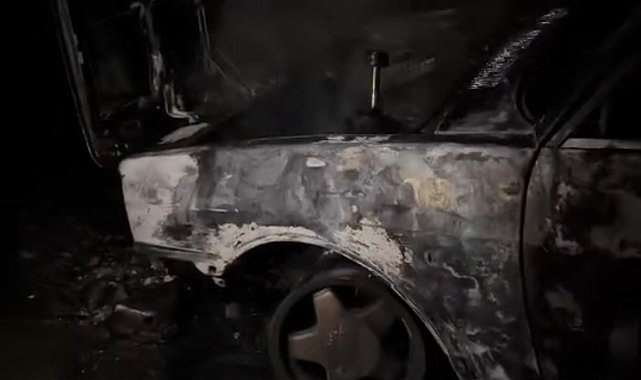 Muş'ta seyir halindeki otomobil yanarak kullanılamaz hale geldi