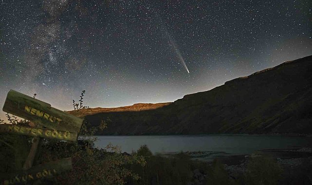 Nemrut Krater Gölü'nde Atlas kuyruklu yıldızı görüntülendi