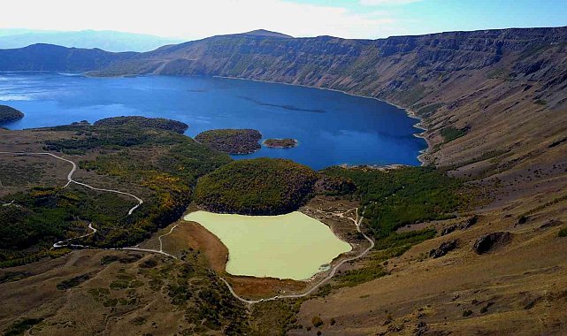 Nemrut Krater Gölü'ne ziyaretçi akını