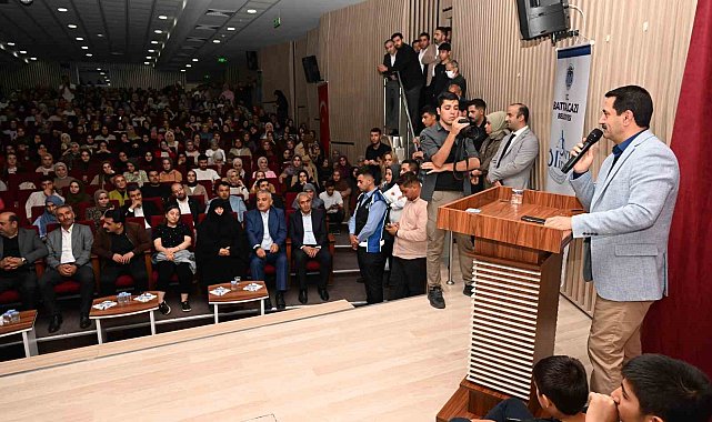 Nurullah Genç, Battalgazi'de gençlerle buluştu