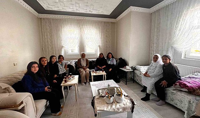 Öğrencilerden hasta ve yaşlılara ziyaret