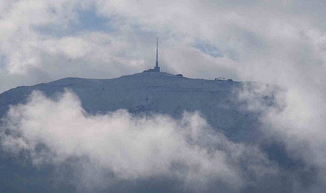 Palandöken'in zirvesi beyaza büründü, sıcaklık eksilere düştü
