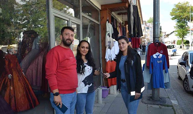 Polisten vatandaşa kadına şiddet bilgilendirmesi