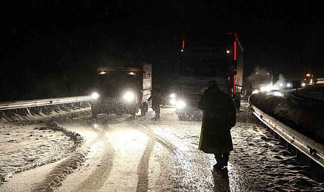 Sakaltutan Geçidinde tipi ve buzlanma etkili oldu