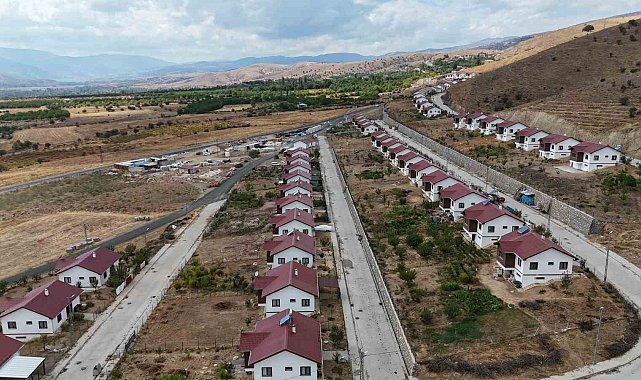 Sivrice depreminden etkilenen Malatya'nın Pütürge ile Doğanyol ilçelerinde afetin izleri tamamen silindi